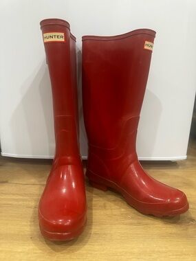 Hunter Glossy Red Knee-High Rain Boots 7